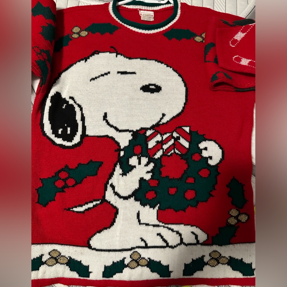 Vintage Snoopy Christmas sweater, well loved, great condition.